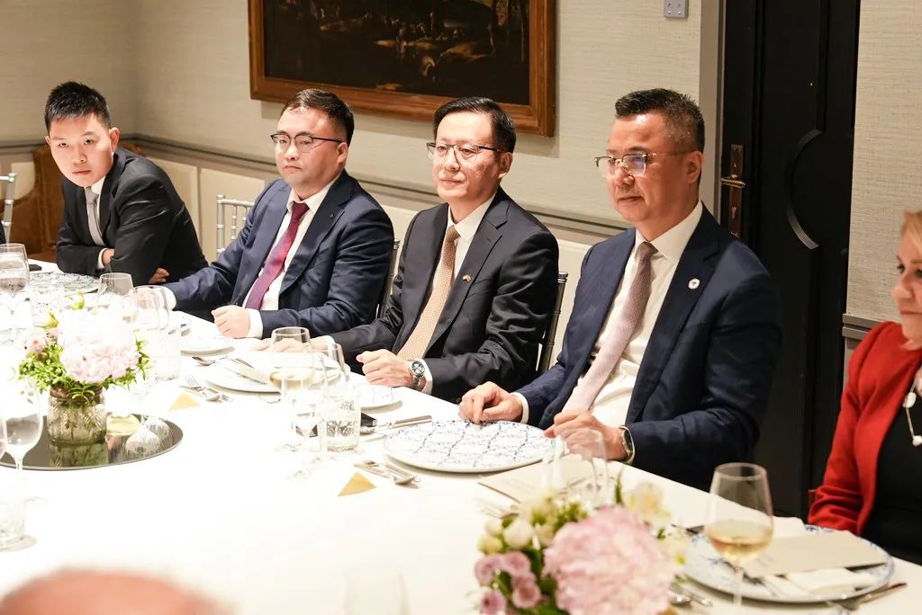 歐中理事會主席和駐西班牙大使為迅鐳激光歐洲銷售中心揭牌/波蘭前總統等前歐首腦被聘為海外發展顧問(圖7)