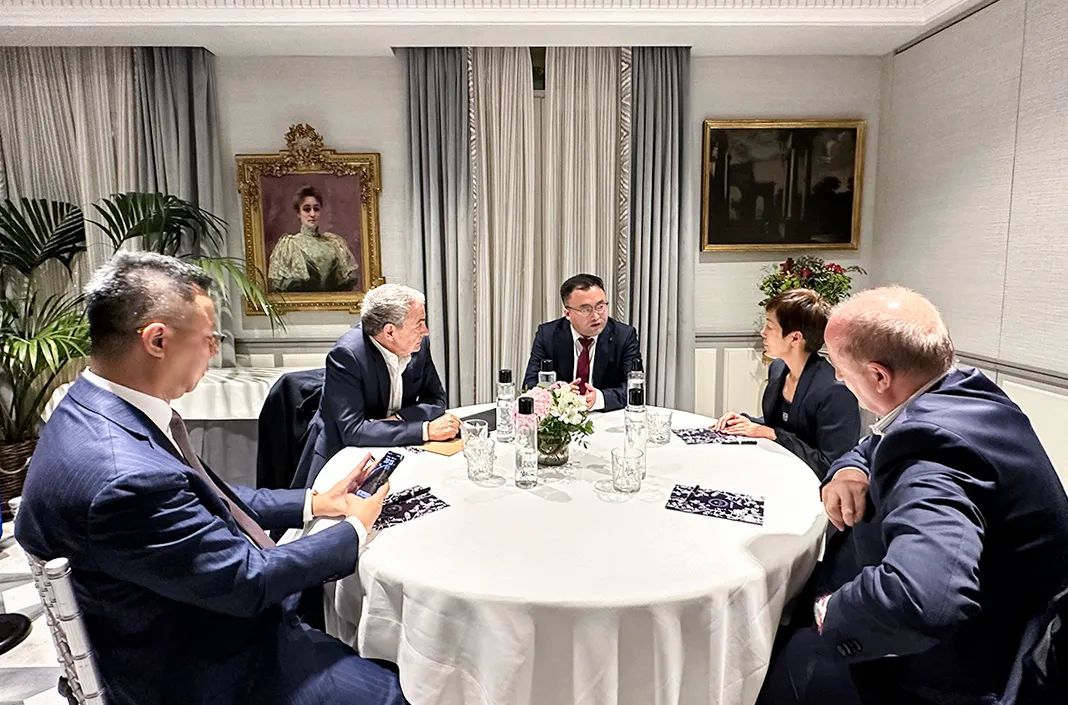 歐中理事會主席和駐西班牙大使為迅鐳激光歐洲銷售中心揭牌/波蘭前總統等前歐首腦被聘為海外發展顧問(圖6)