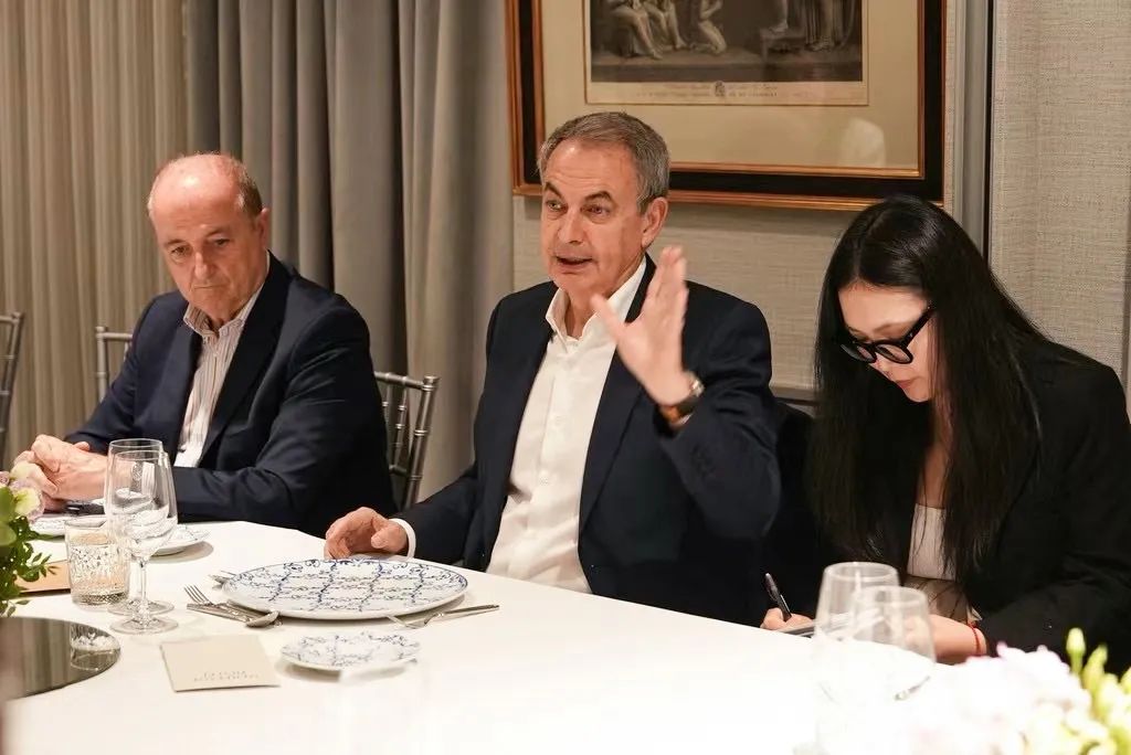 歐中理事會主席和駐西班牙大使為迅鐳激光歐洲銷售中心揭牌/波蘭前總統等前歐首腦被聘為海外發展顧問(圖8)