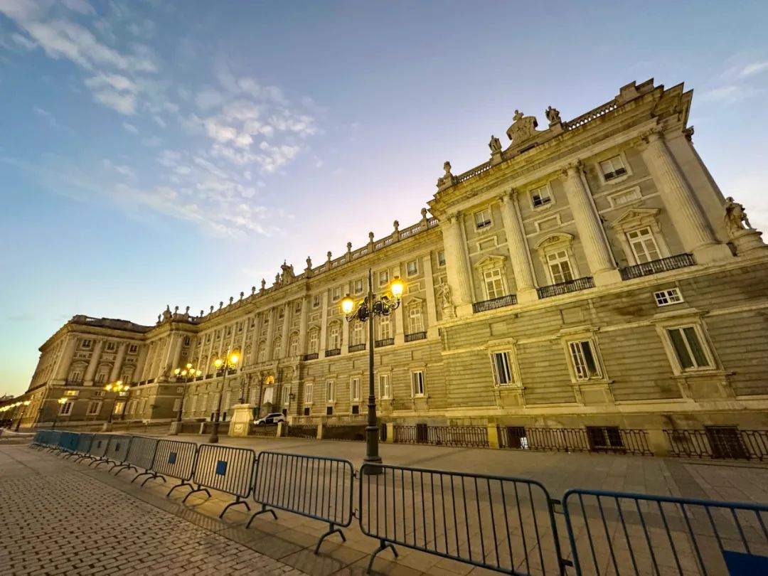 歐中理事會主席和駐西班牙大使為迅鐳激光歐洲銷售中心揭牌/波蘭前總統等前歐首腦被聘為海外發展顧問(圖10)